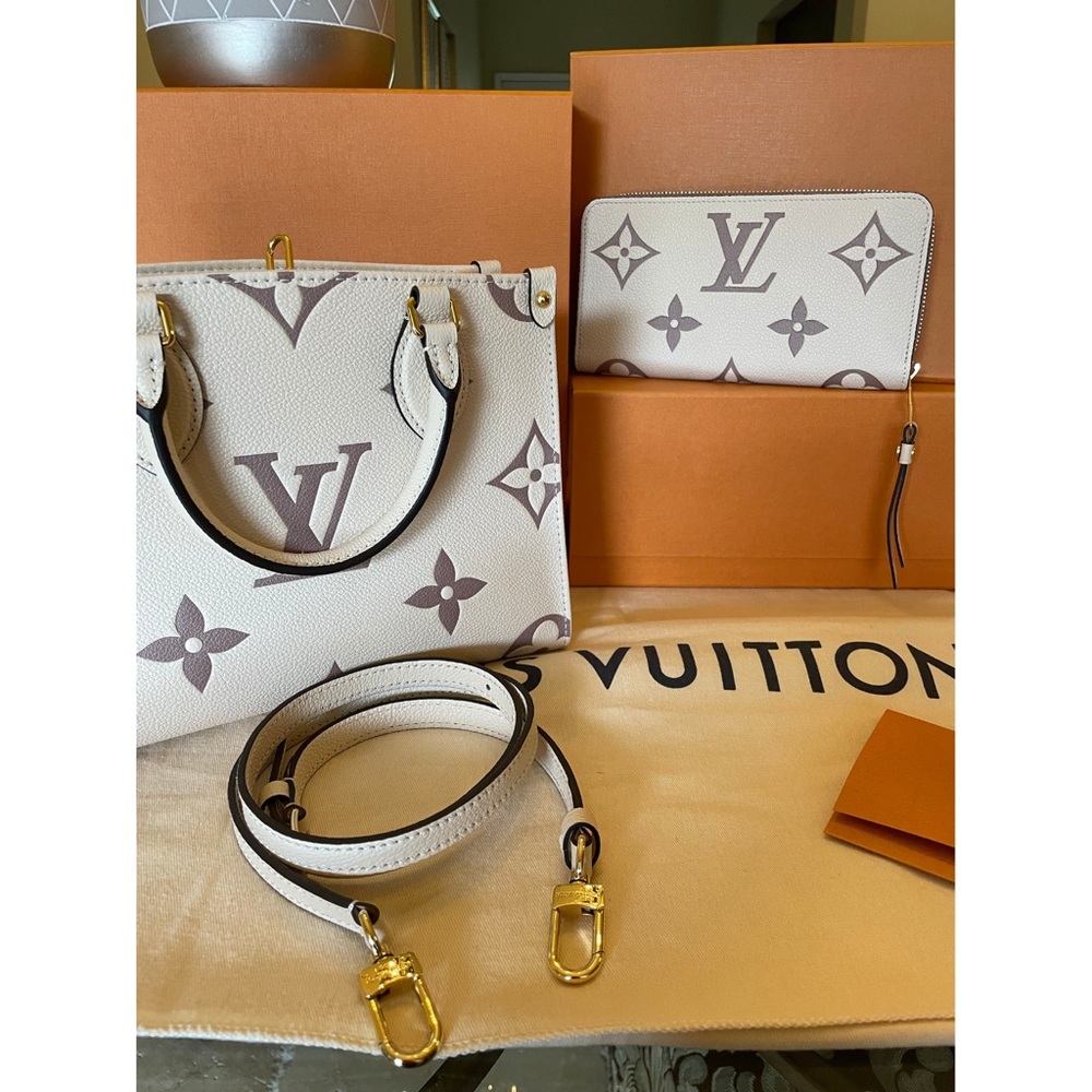 Cream bag On The Go Tote with Zippy Wallet [YOU CAN’T GET THIS COLOR ANYMORE]